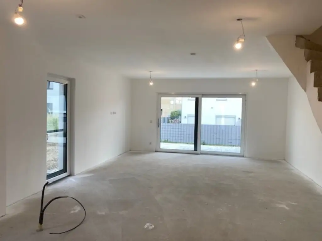 Moderne Doppelhaushälfte in Parndorf: Erstbezug mit Garten und Terrasse!