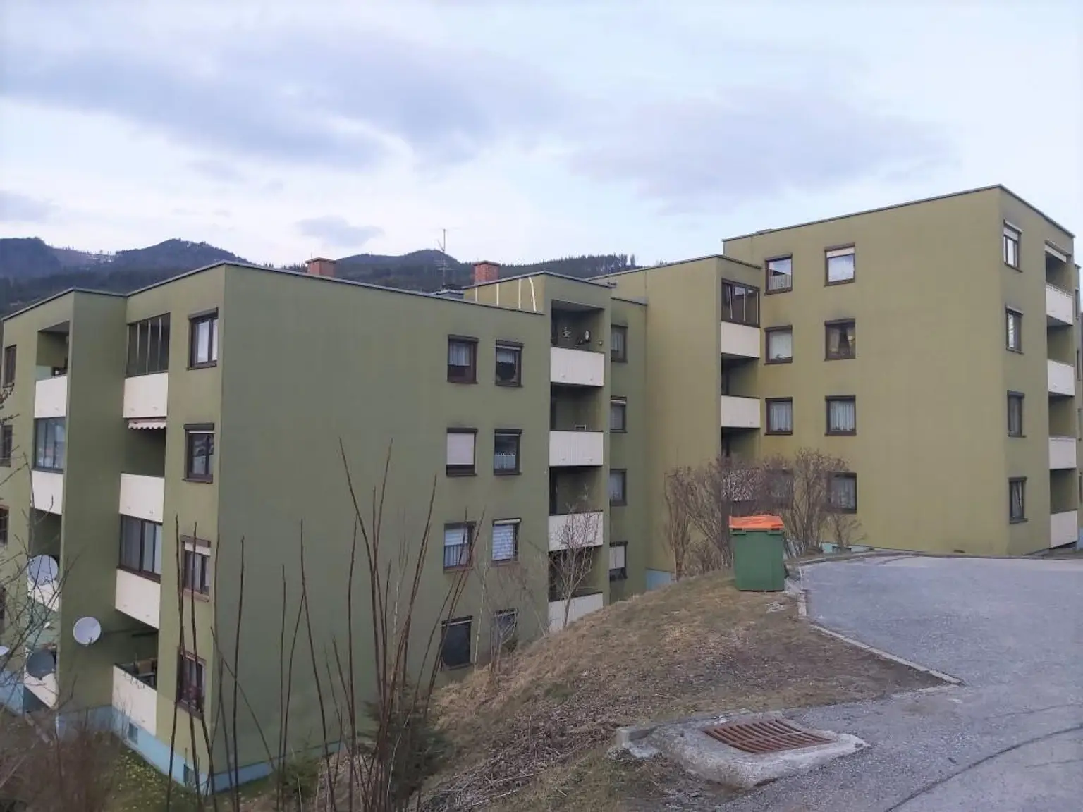 Möblierte 3-Zimmer-Wohnung mit Loggia und Carport in Mürzzuschlag zu mieten !