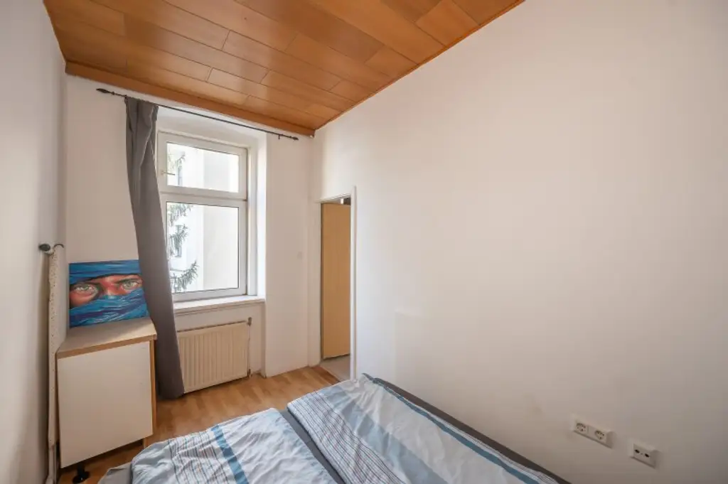 ++NEU++ sanierungsbedürftige 2-Zimmer Altbauwohnung mit Balkonoption