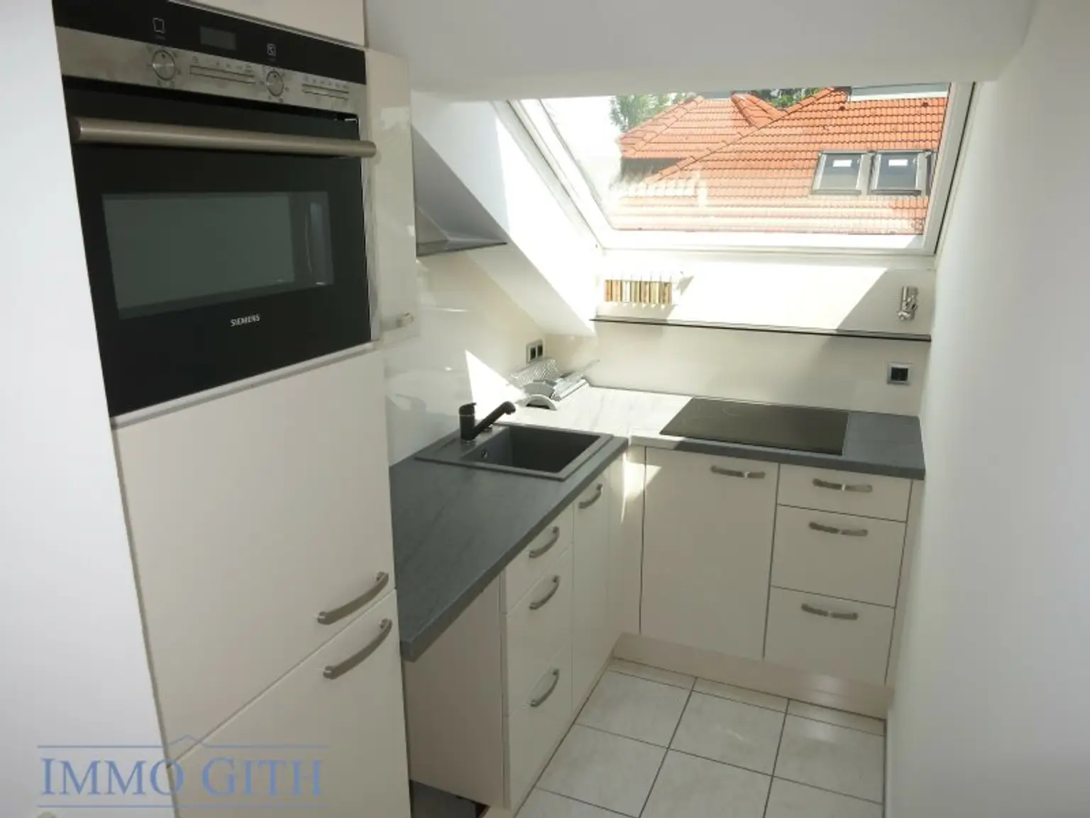 PROVISIONSFREI: PENTHOUSE MIT TERRASSE, LIFT UND KLIMA-ANLAGE IN HIETZINGER VILLA!