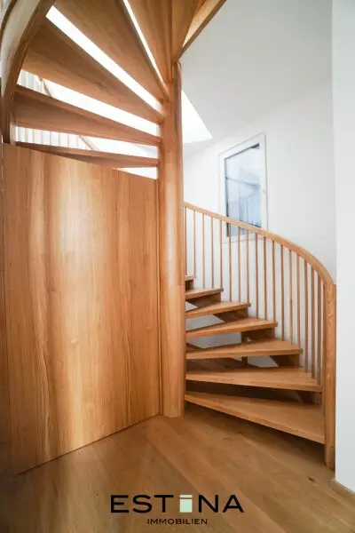 Lichtdurchflutete Dachgeschoss-Maisonette mit großzügiger Dachterrasse - Nahe U4 Pilgramgasse
