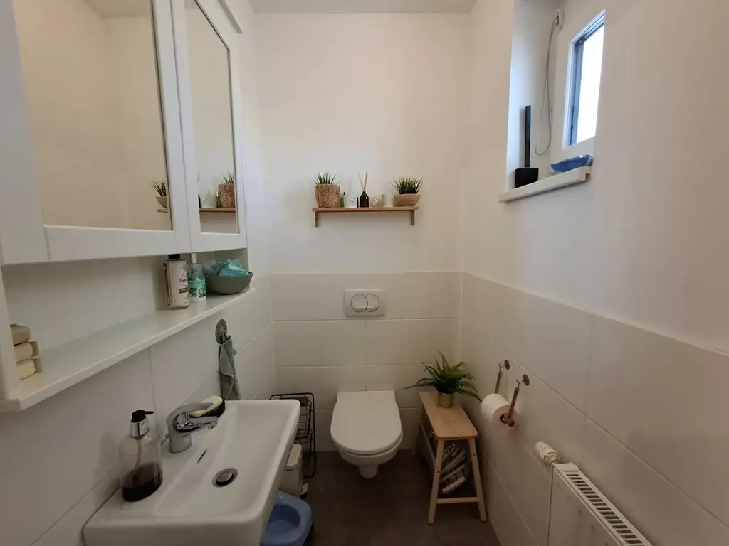 Neuwertige Doppelhaushälfte mit TOP Ausstattung in ruhiger Ortsrandlage