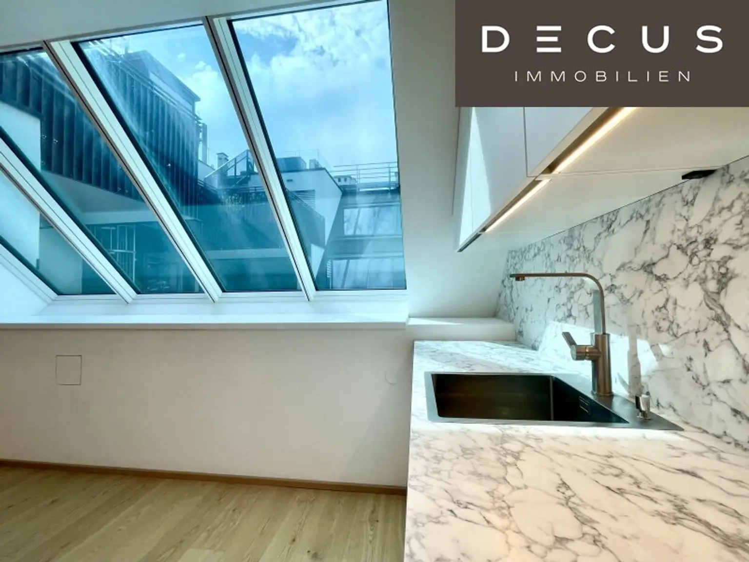 | SUPER LAGE | IM DACHGESCHOSS | AM STADTPARK  | RUHIGE 12 m2 TERRASSE | 4 ZIMMER | 2 BÄDER |  EXKLUSIVE AUSSTATTUNG