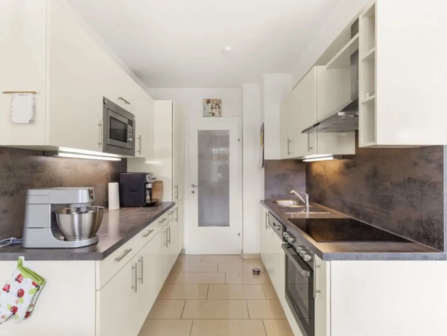 Traumhafte, neuwertige 3 Zi Gartenwohung mit 400m² Eigengarten und Tiefgarage in Waidmannsdorf