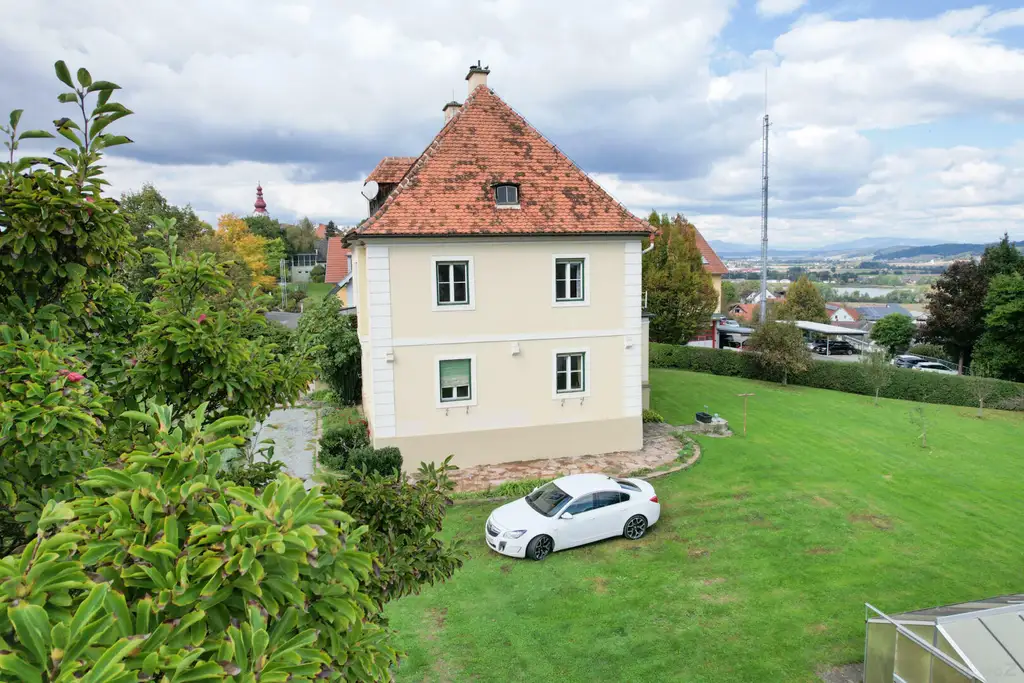 Ein Anwesen voller Möglichkeiten – großzügiges Haus mit Traumgrundstück