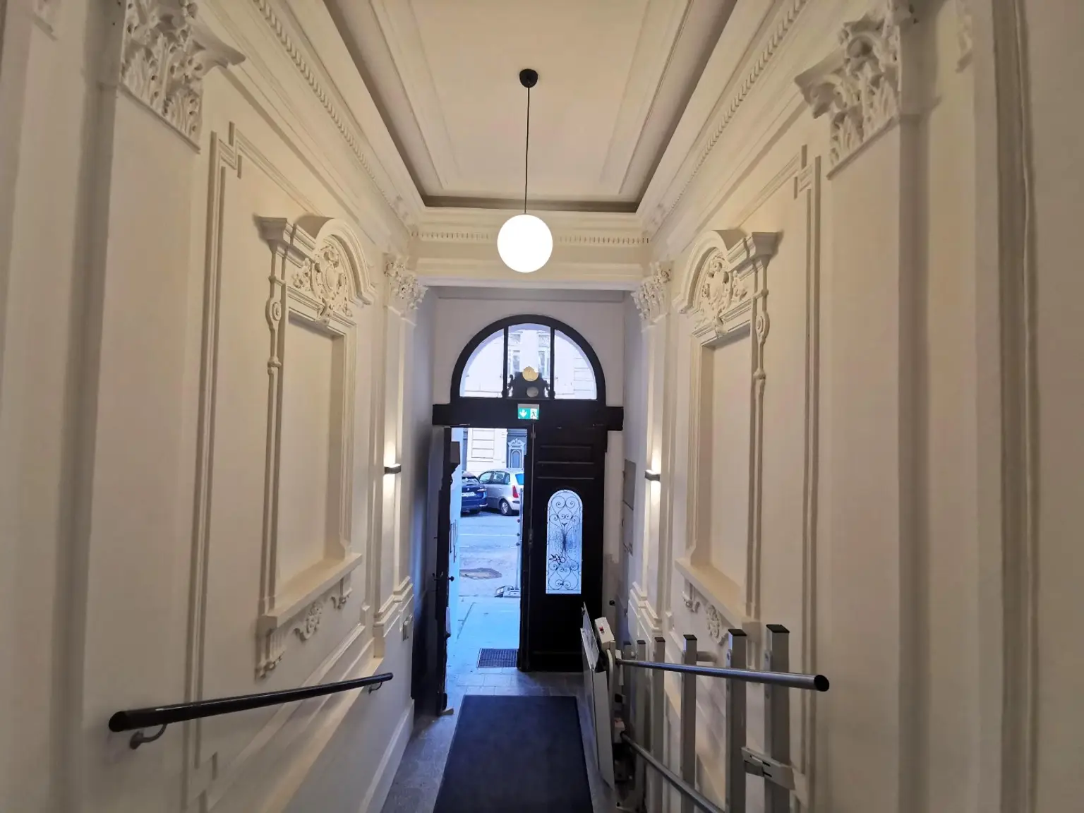 Superschöner Altbau hat Wohnungspaket mit Freiflächen zu vergeben. Anleger & 1 x Eigennutzer.