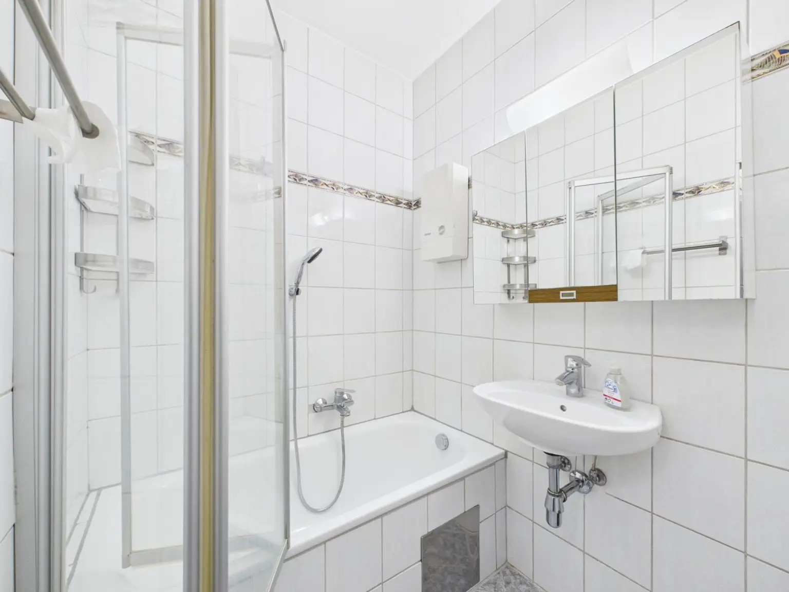 CAM04191G0-PR0070-STILL009