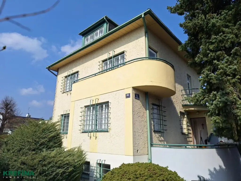 Rarität - Dekorativer Fassadenschmuck aus den 1930er Jahren - Nahe Maurer Wald und Lainzer Tiergarten