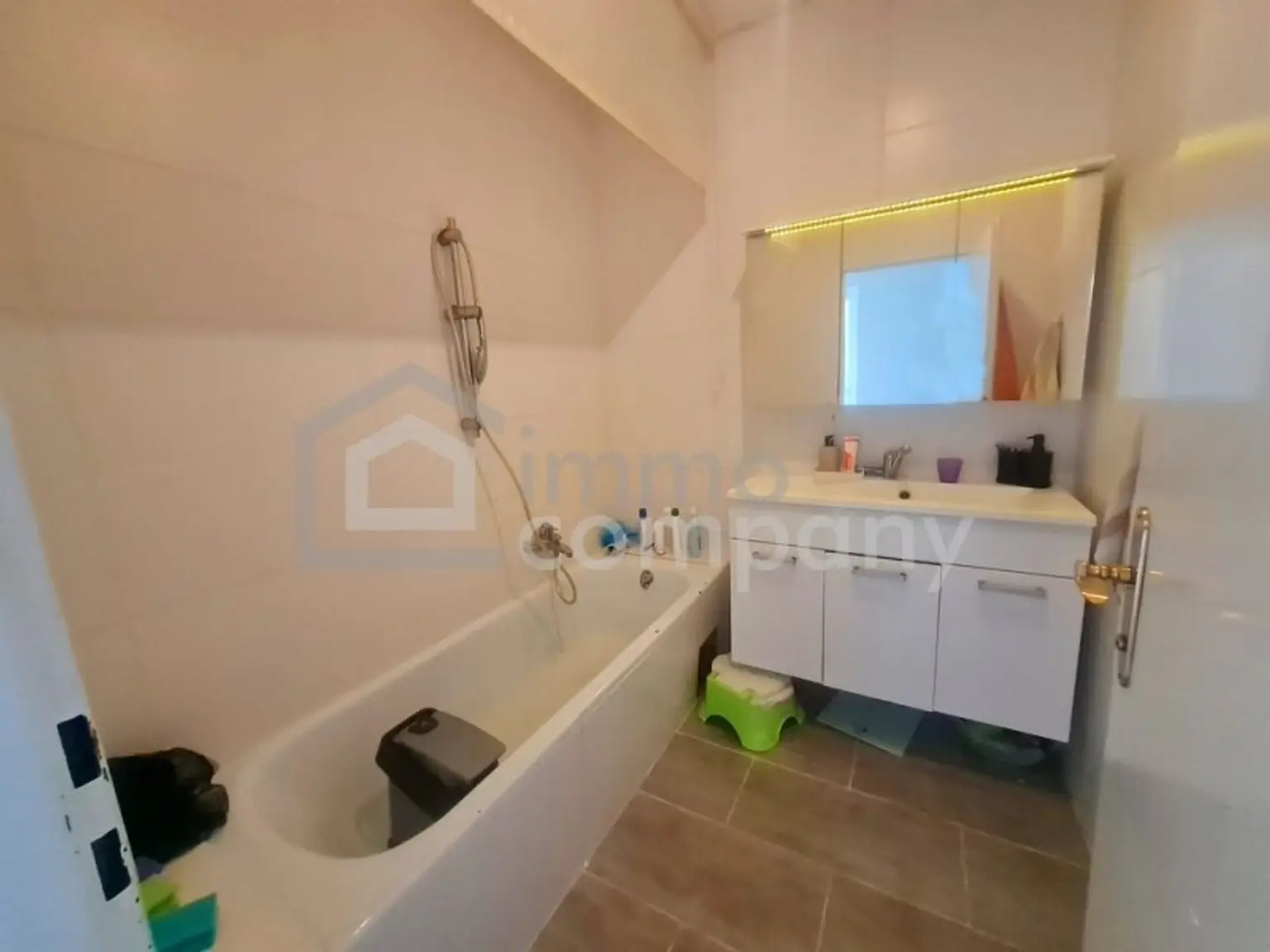 Wels/Gartenstadt : Tolle geräumige Eigentumswohnung 92m² - Loggia - Kfz Abstellplatz