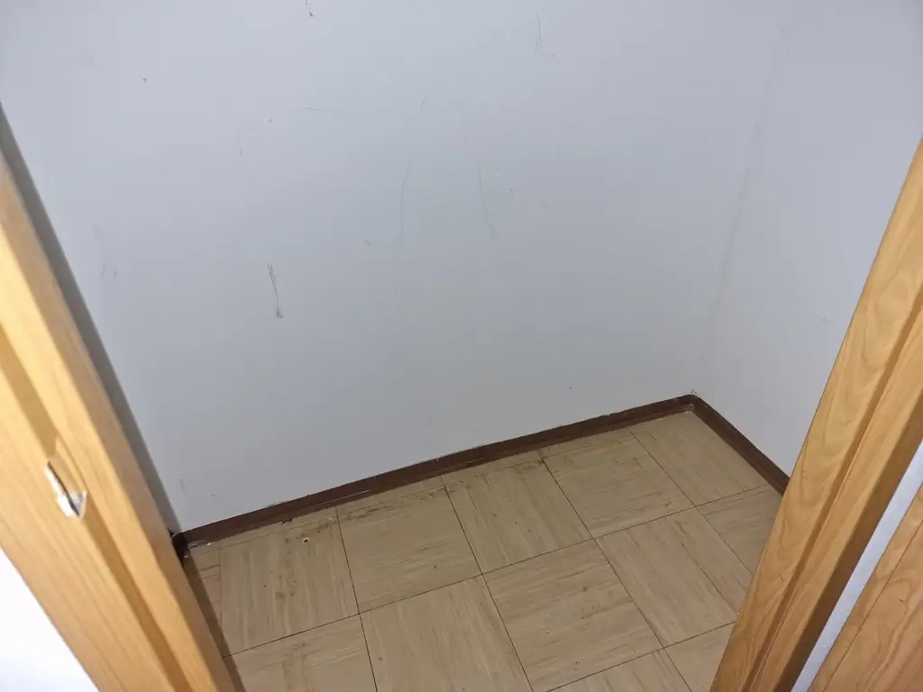 "Helle 3-Zimmerwohnung in zentraler Ruhelage - gute Verkehrsanbindung - WG geeignet"
