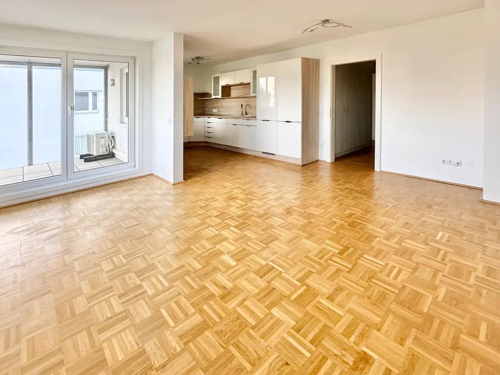 Loggia mit Fernblick, gute Infrastruktur & Zustand