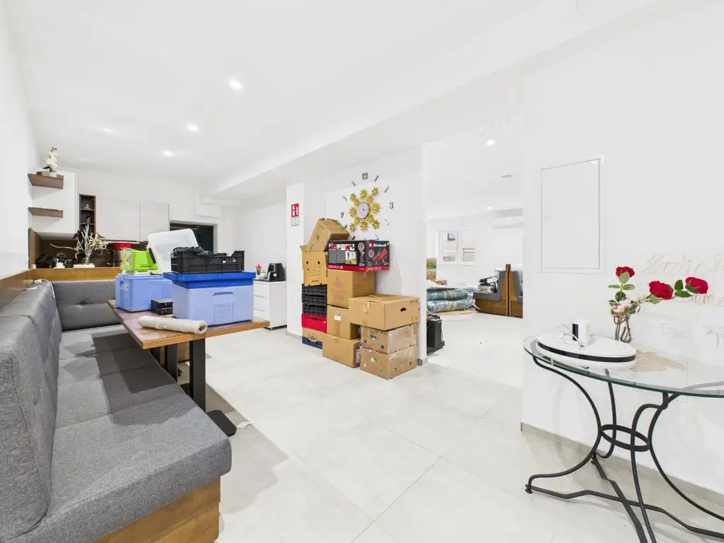 Kernsaniertes Anlageobjekt mit großzügigen Büroflächen und Wohneinheiten in 4050 Traun