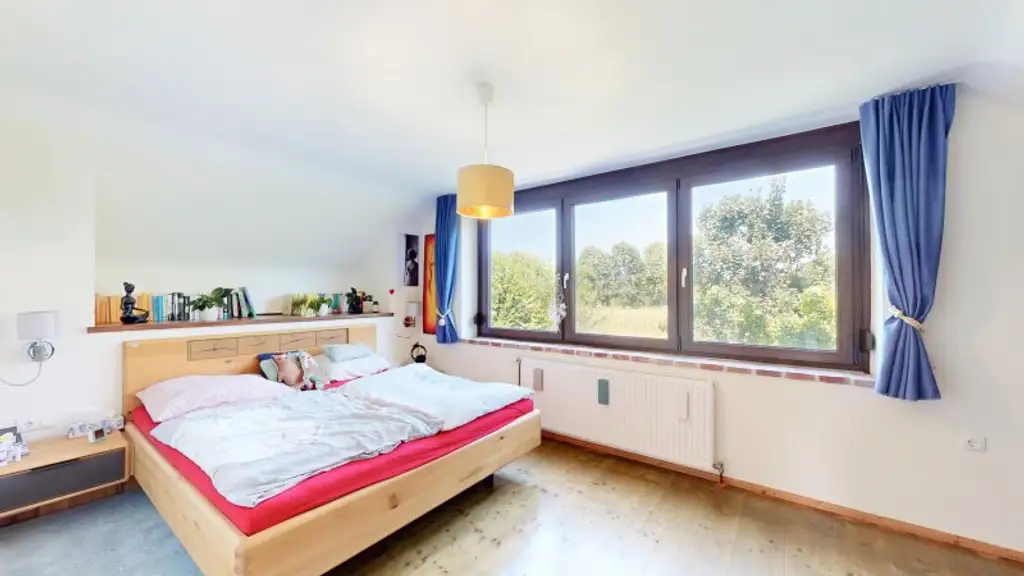 Entzückendes Einfamilienhaus mit großem Garten | 4 Zimmer | Terrasse und Balkon | Kamin