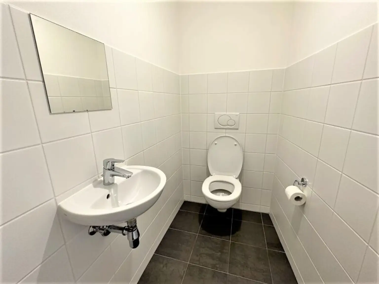 HOFRUHELAGE, HUMBOLDTGASSE, 80 m2 Neubau inkl. Loggia, 2 Zimmer, Komplettküche, Wannenbad, Parketten, U1-Nähe