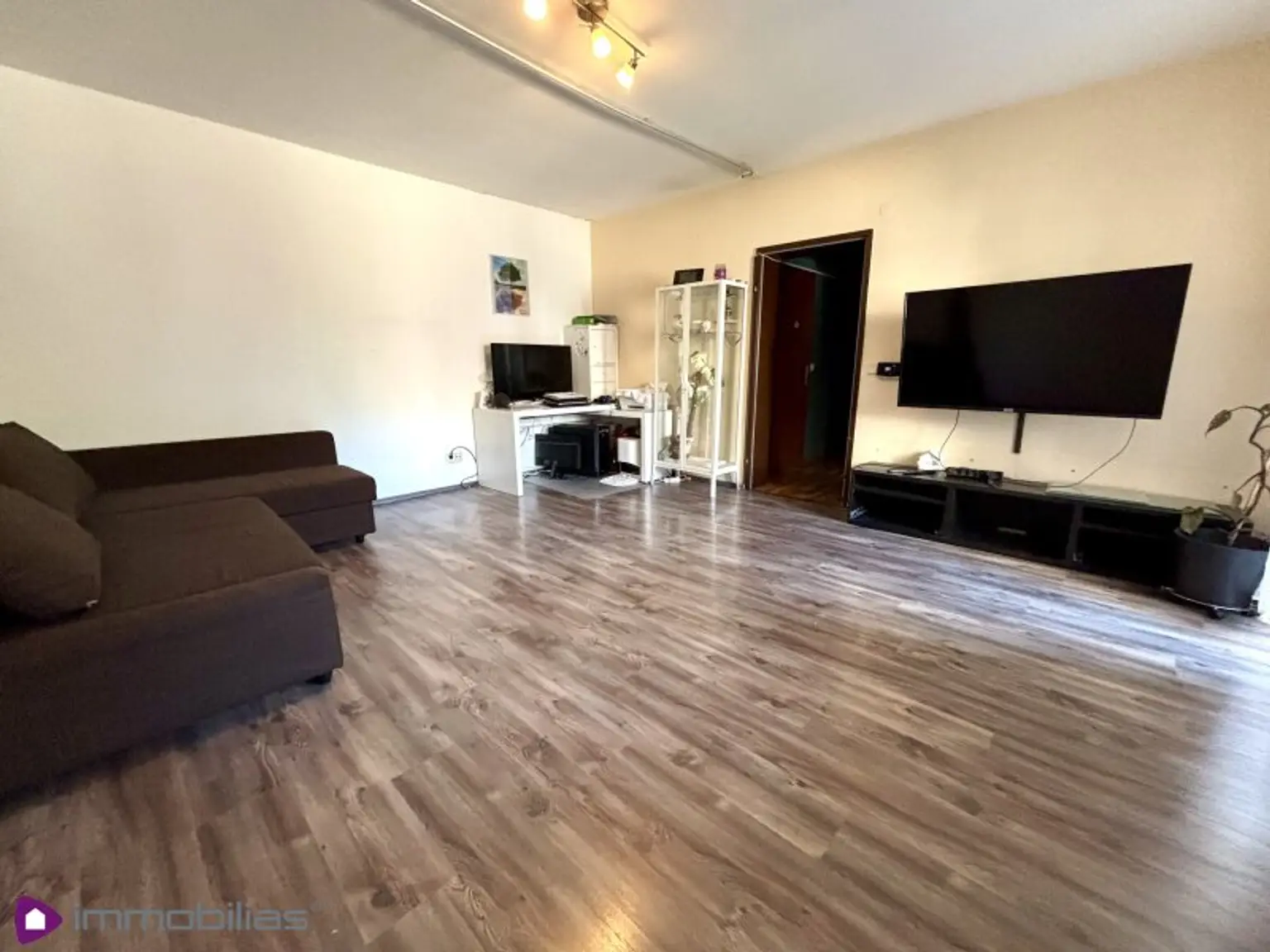 Charmante 3-Zimmer-Wohnung mit Gemeinschaftsgarten und Parkplatz im Herzen von Gänserndorf