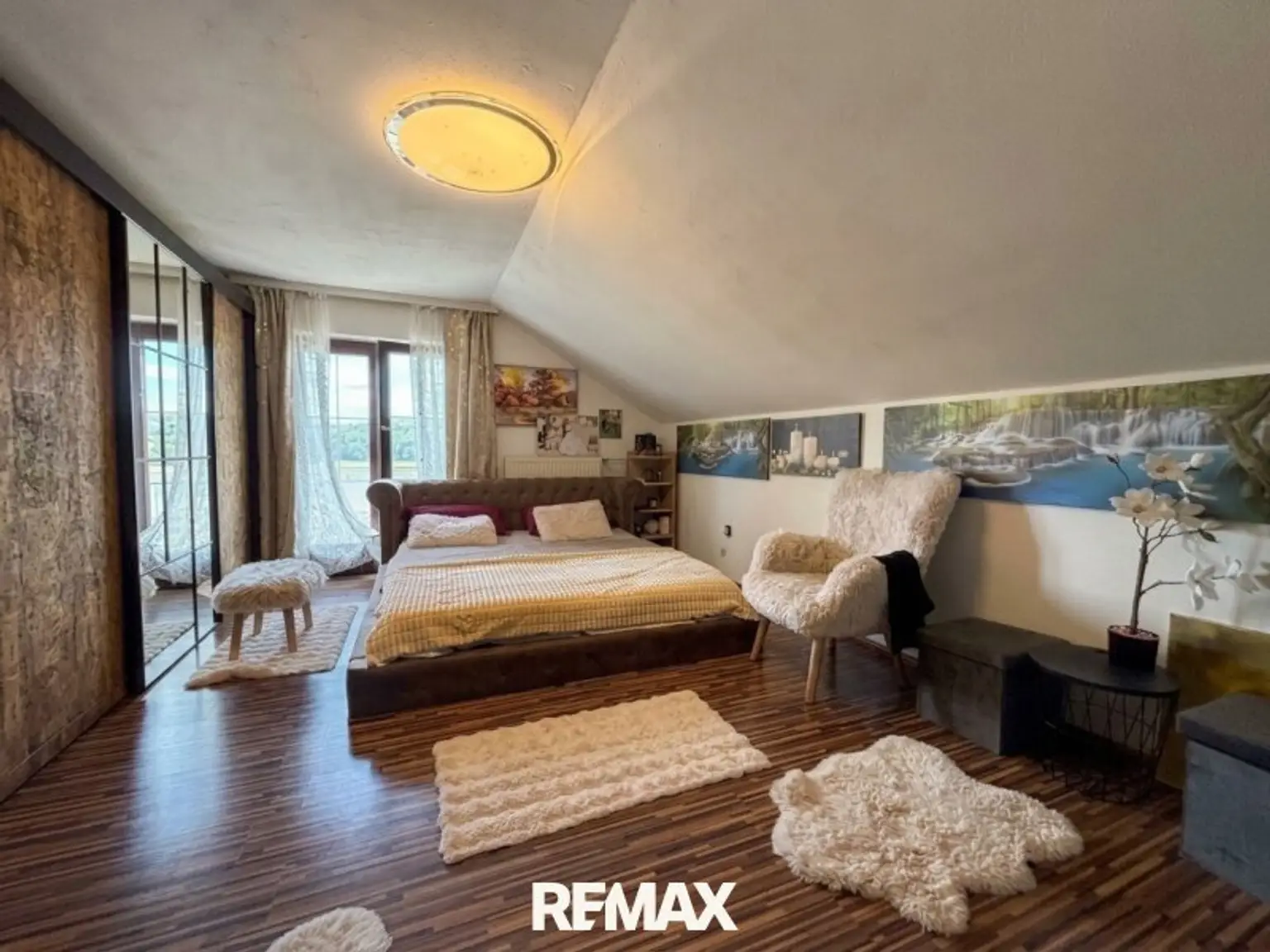 Elternschlafzimmer OG