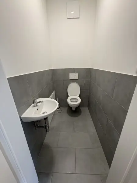 Helle Citywohnung mit Terrasse (Heizkosten inkl.)