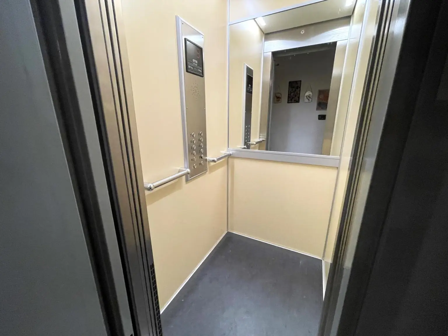 3-Zimmer-Loggia-Wohnung in U1-Nähe