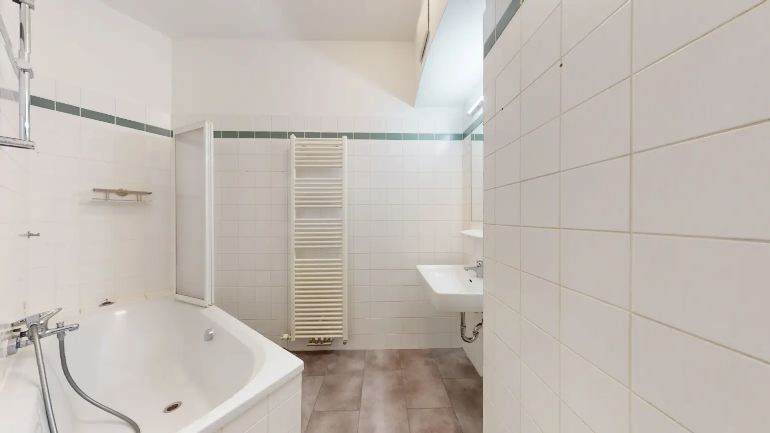 Modernisierte Altbauperle mit 3 Zimmern – In unmittelbarer Nähe zum Meiselmarkt!