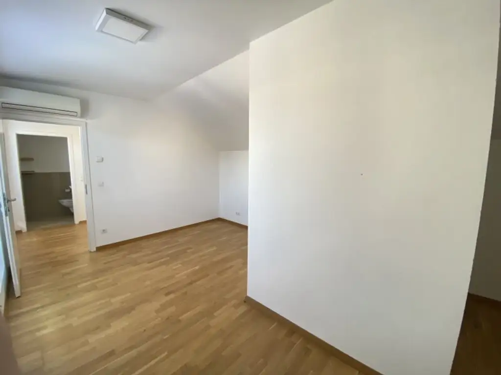 Großzügige Dachgeschosswohnung am Rennweg - Klimatisiert - 2 Terrassen