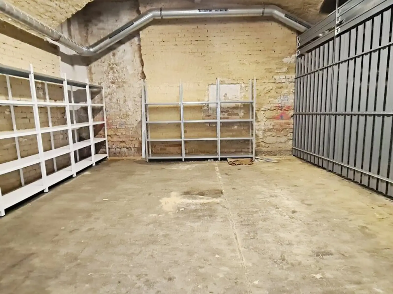 BÖRSE-NÄHE, ESSLINGGASSE, 31 m2 Lagerraum, Belüftung, Estrichboden, Kellergeschoß ohne Aufzug