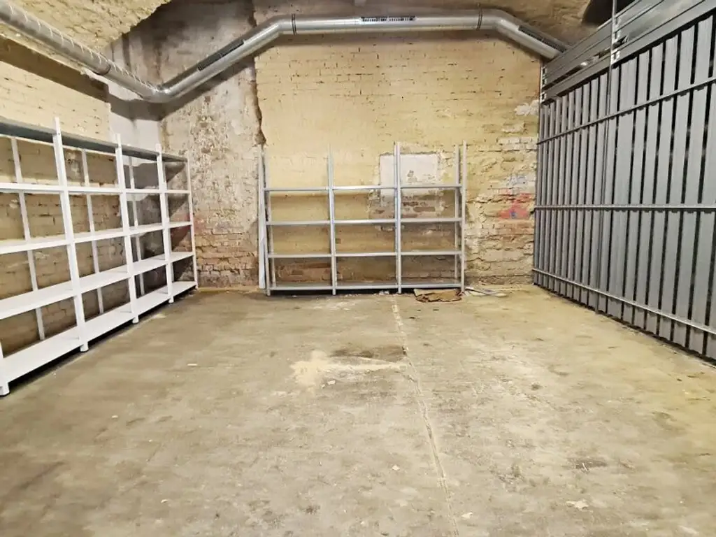 BÖRSE-NÄHE, ESSLINGGASSE, 31 m2 Lagerraum, Belüftung, Estrichboden, Kellergeschoß ohne Aufzug