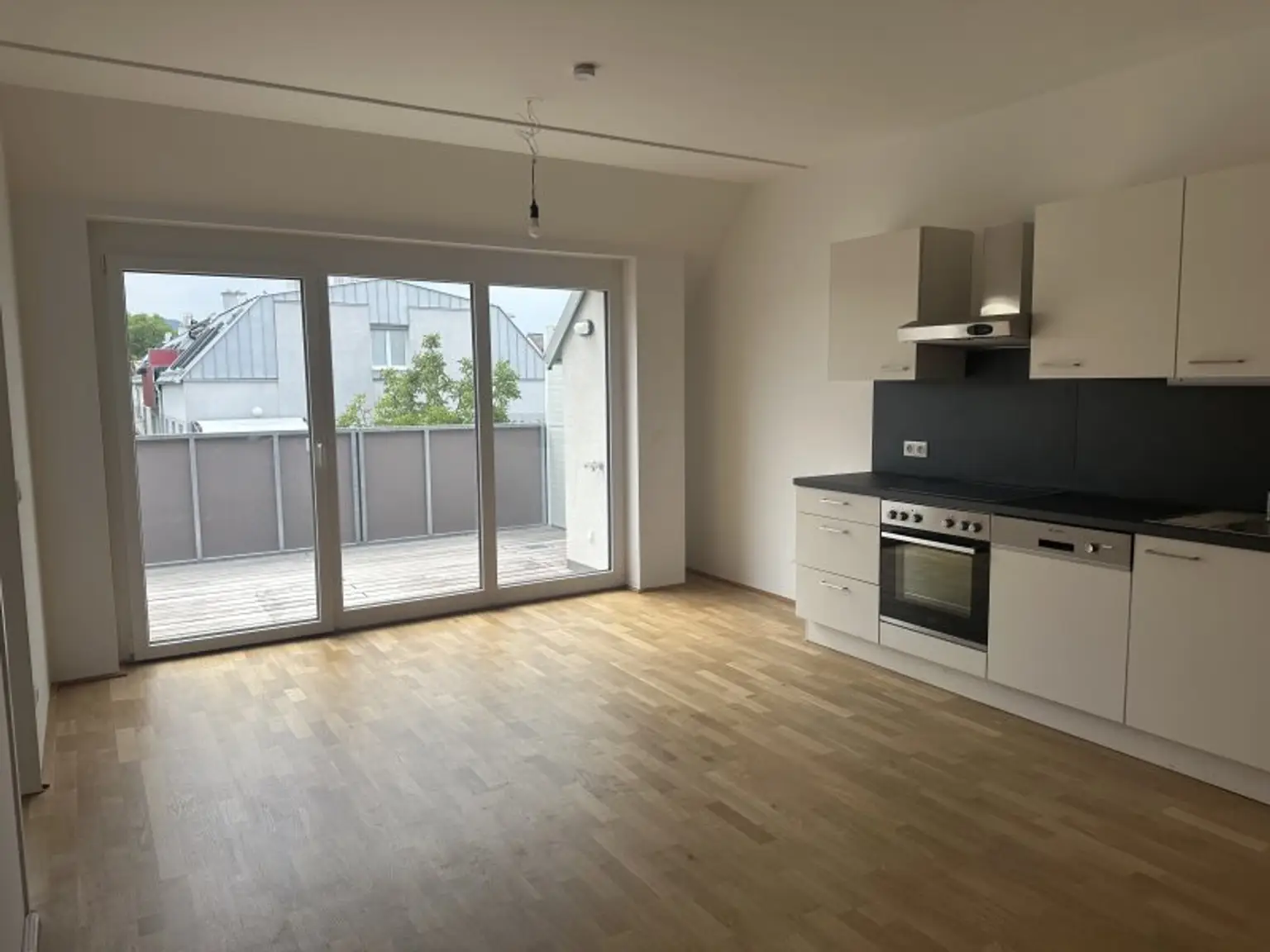 Fernsicht PUR- Sonnige, barrierefreie Wohnung mit großen Terrasse/ Dachterrasse, inkl. Küche- Nähe Bhf. Brunn
