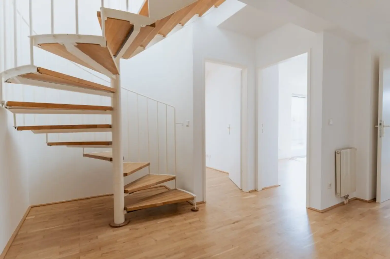 Traumhafte 3- Zimmer Dachgeschoßwohnung über zwei Etagen mit Terrasse