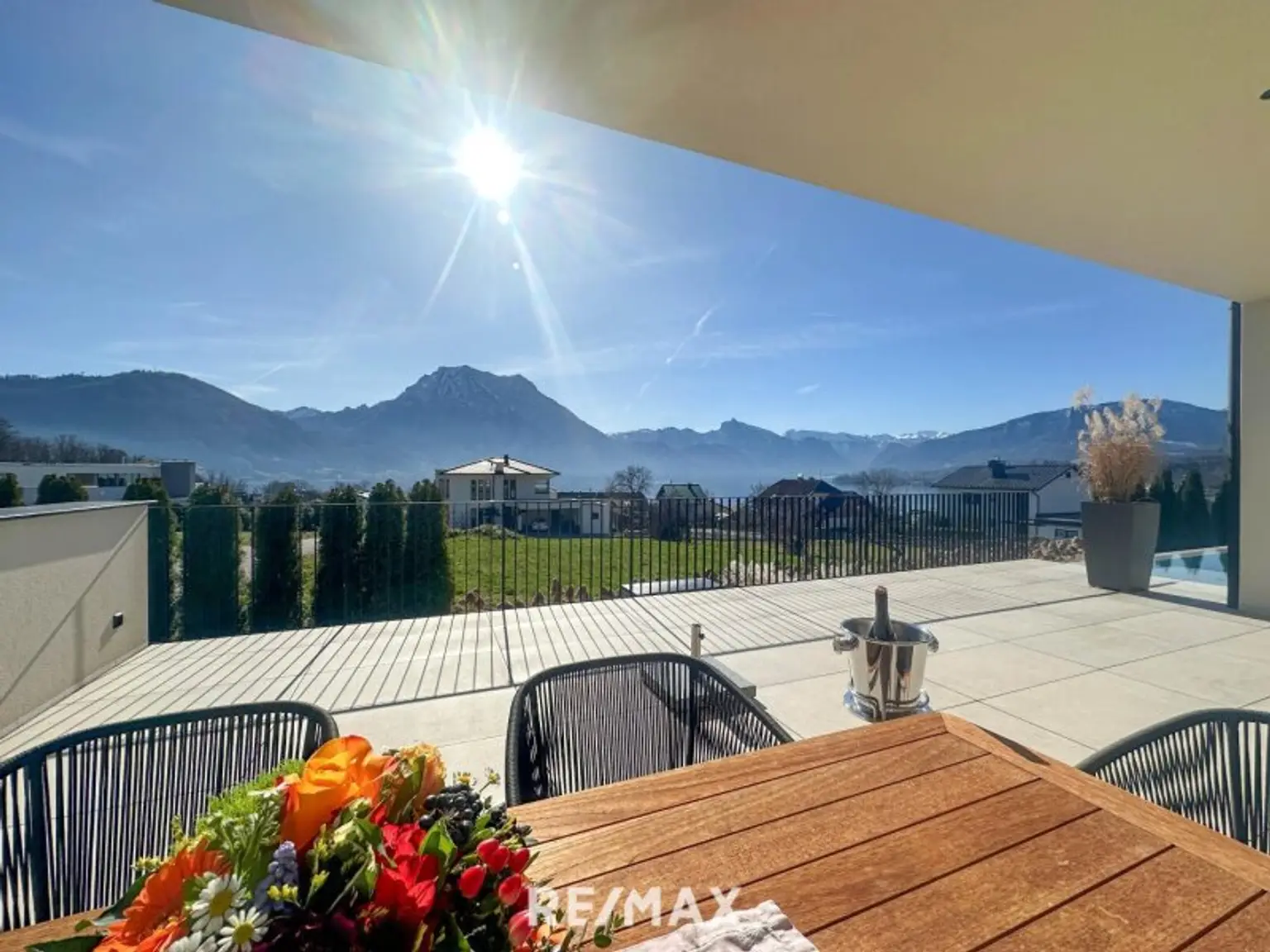 große Terrasse mit wunderschönem Blick