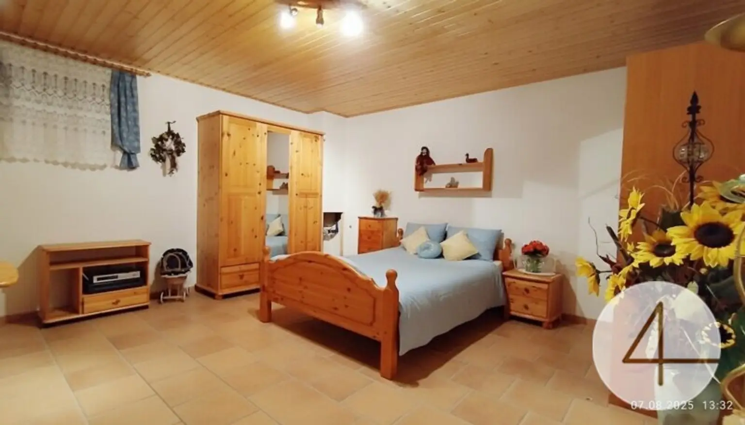 Charmantes Zuhause mit großzügiger Terrasse und zwei Garagen