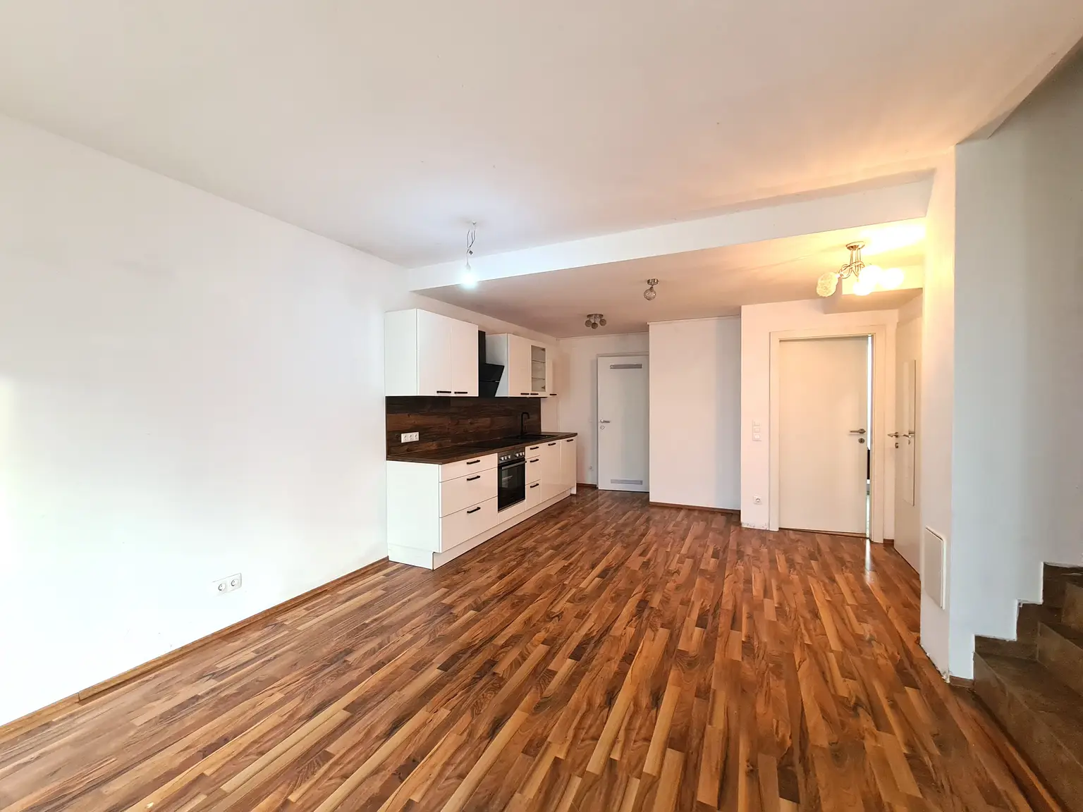 Top Maisonettenwohnung mit Dachterrasse, Garten und Carport!