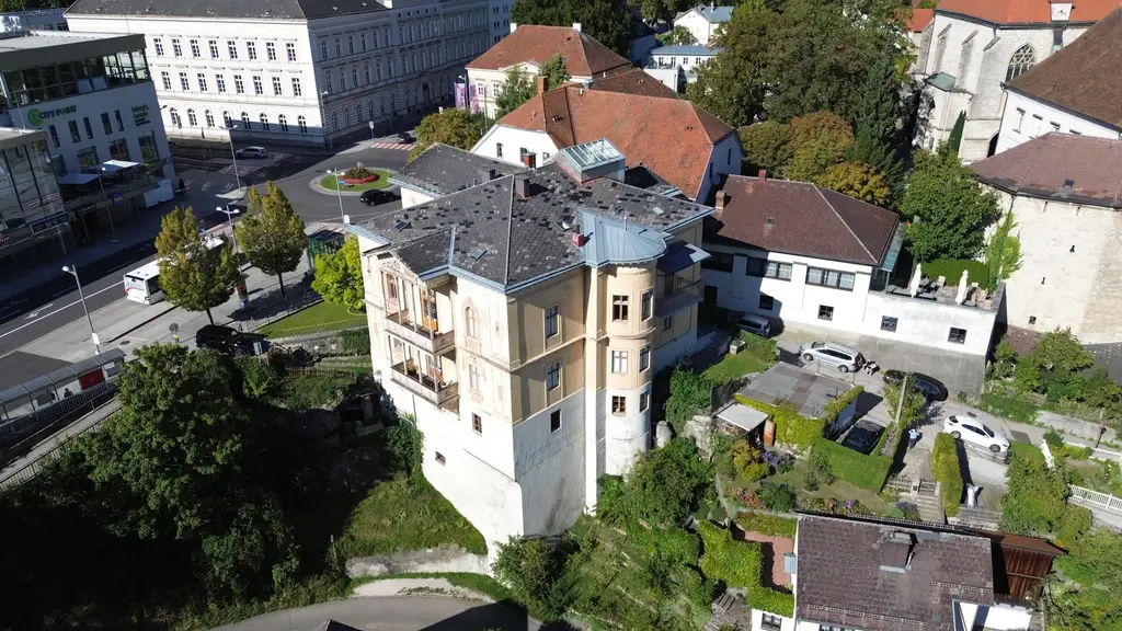 Historische Villa ALMEROTH im Stadtzentrum- Wohnen auf 250 m2 im OG plus 4 Untermieter