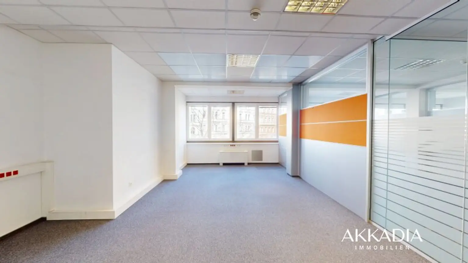 Ihr Arbeitsplatz im Zentrum: Helle Büroflächen mit Entwicklungspotenzial