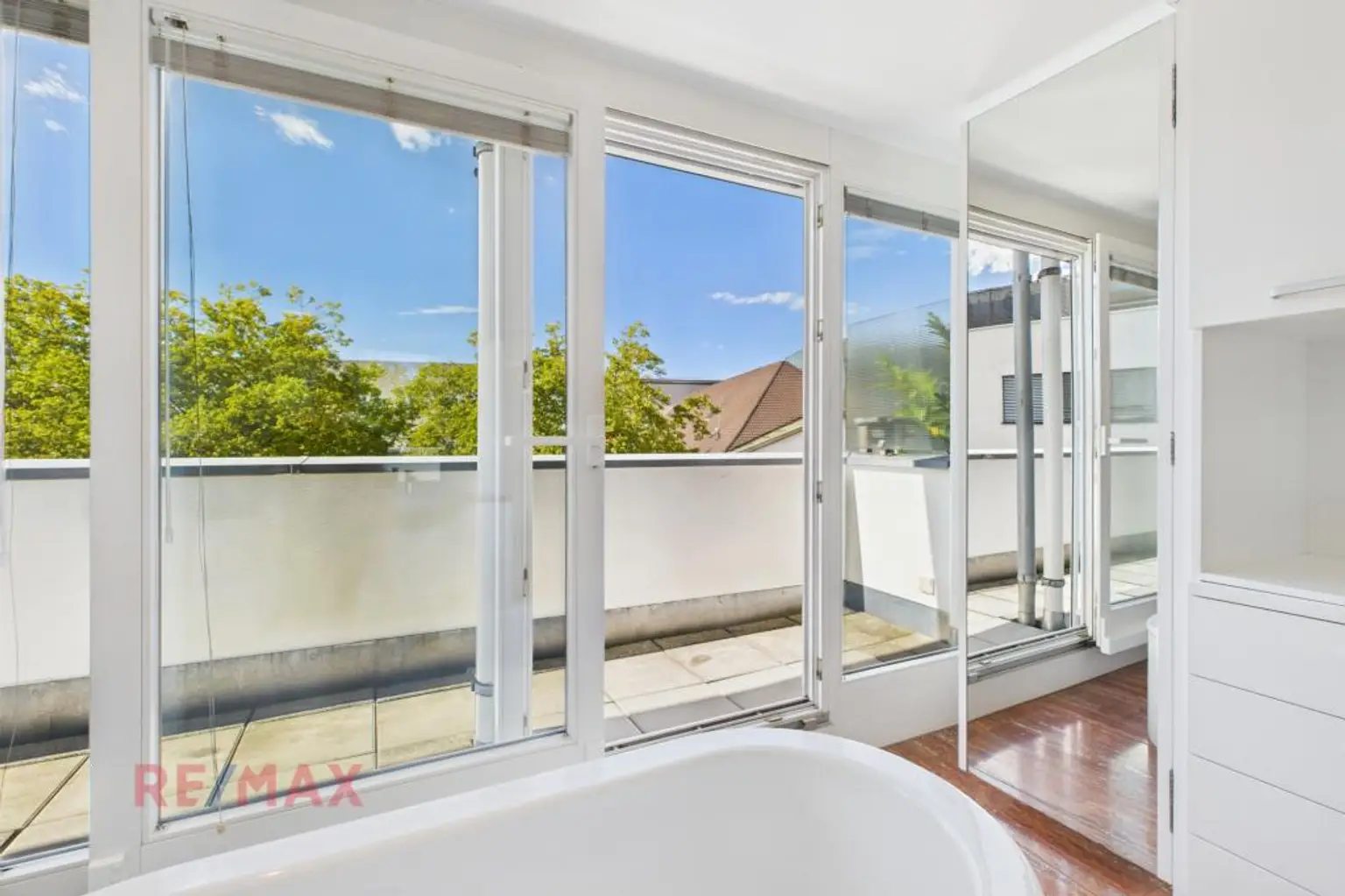 Innenstadt-Luxus: 247 m² pure Eleganz auf zwei Wohnebenen