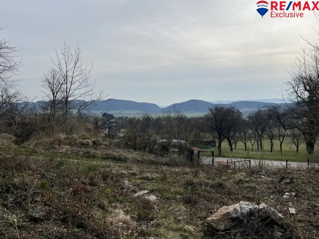 Der Hohen Wand und dem Schneeberg so nah! Sanierungsbedürftiges Einfamilienhaus mit Garten und Garage!