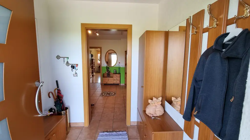 Charmanter Bungalow mit großem Garten, Photovoltaik & Teichanlage