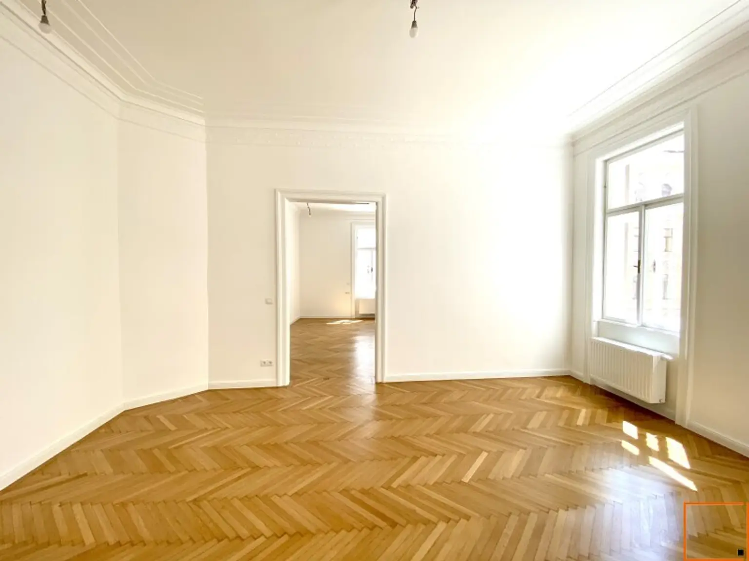 Museumsquartier: Erstbezug: Elegante 5,5 Zimmer-Altbauwohnung mit Balkon