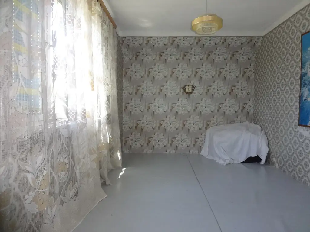 ÄLTERES HAUS - GROSSER GARTEN - SCHEUNE - SCHUPPEN - RUHELAGE