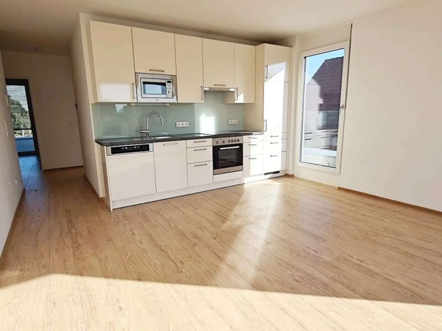 NEUBAU-RENDITEOBJEKT IM GRÜNEN, freier Mietzins, 10 Wohneinheiten mit Freiflächen, 5 Stellplätze, 748 m2 Grundstück, Aspern, U2-Nähe