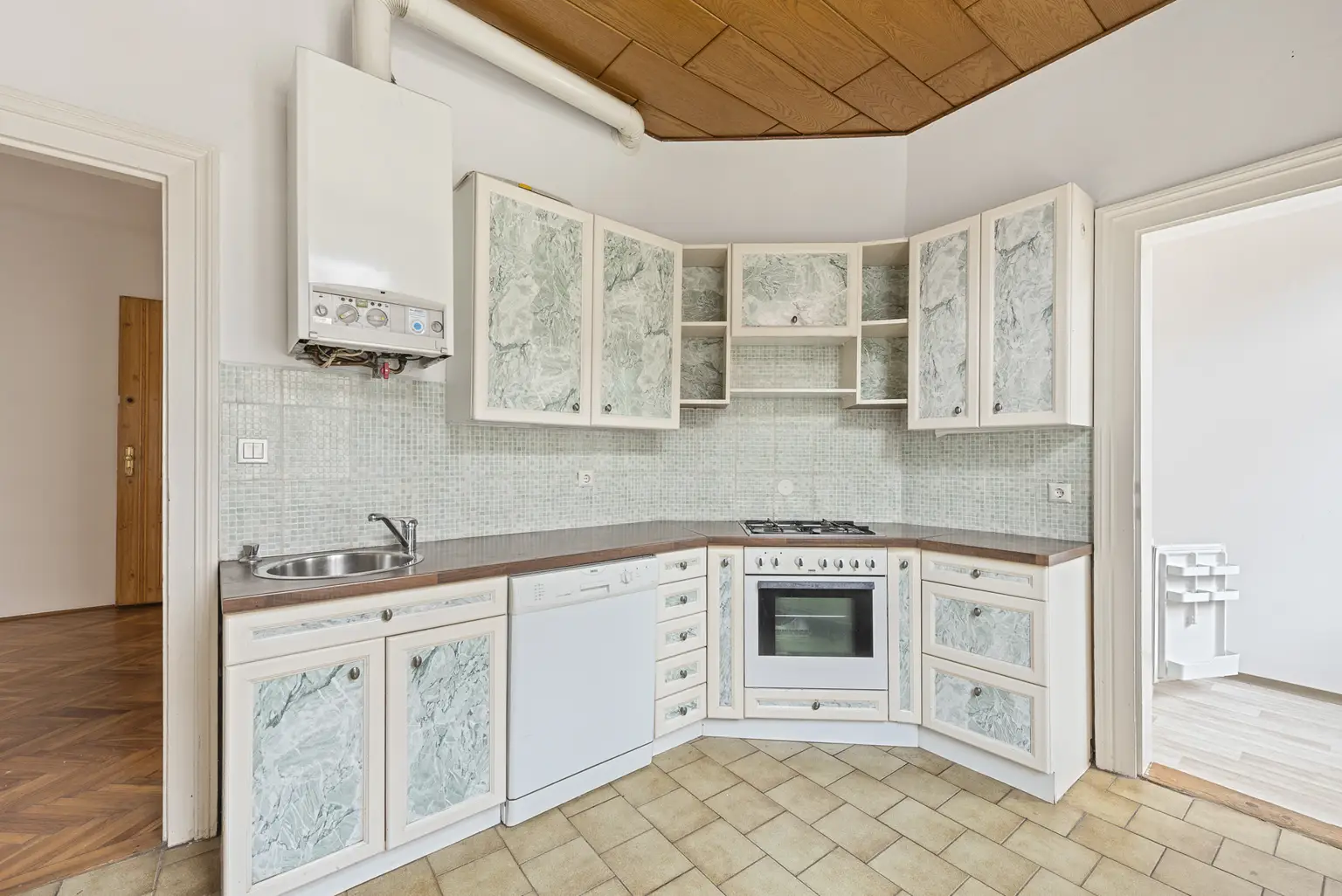 Großzügige Wohnung mit Potential (WG geeignet)