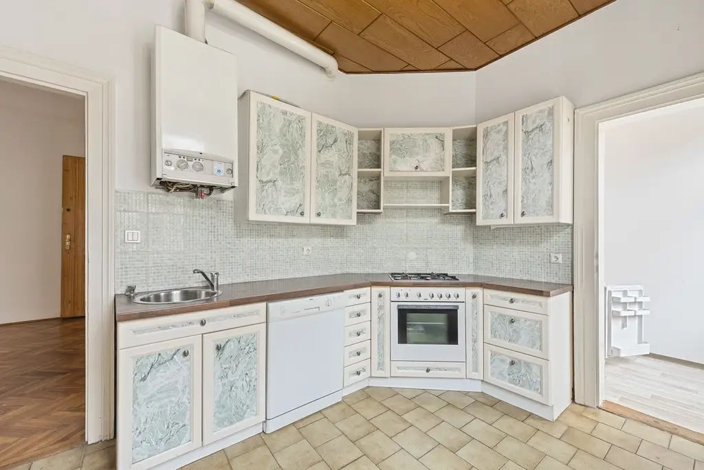 Großzügige Wohnung mit Potential (WG geeignet)