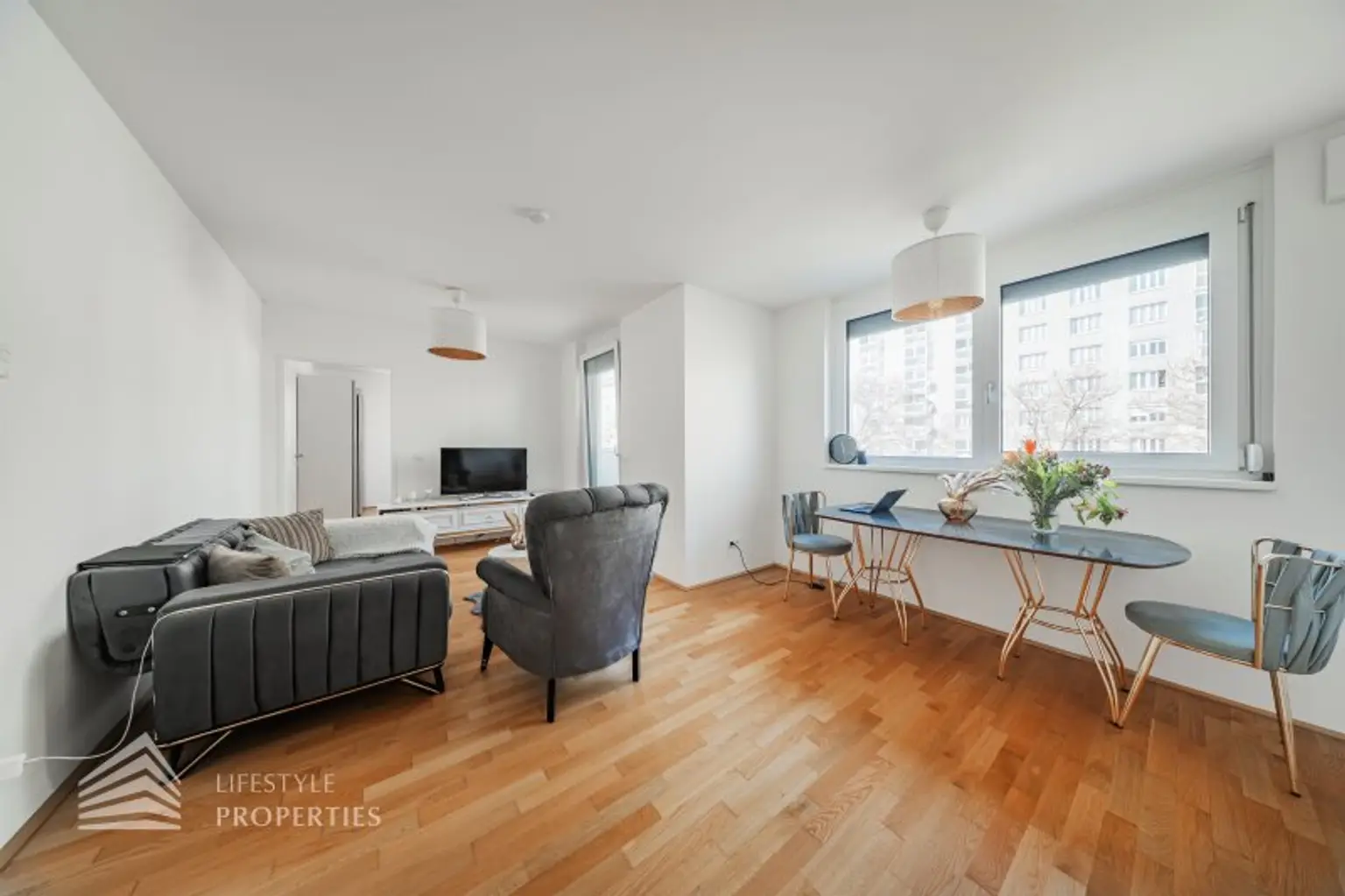 Modernes City-Living bei der UNO-City Exklusive 3-Zimmer-Wohnung mit zwei Loggien