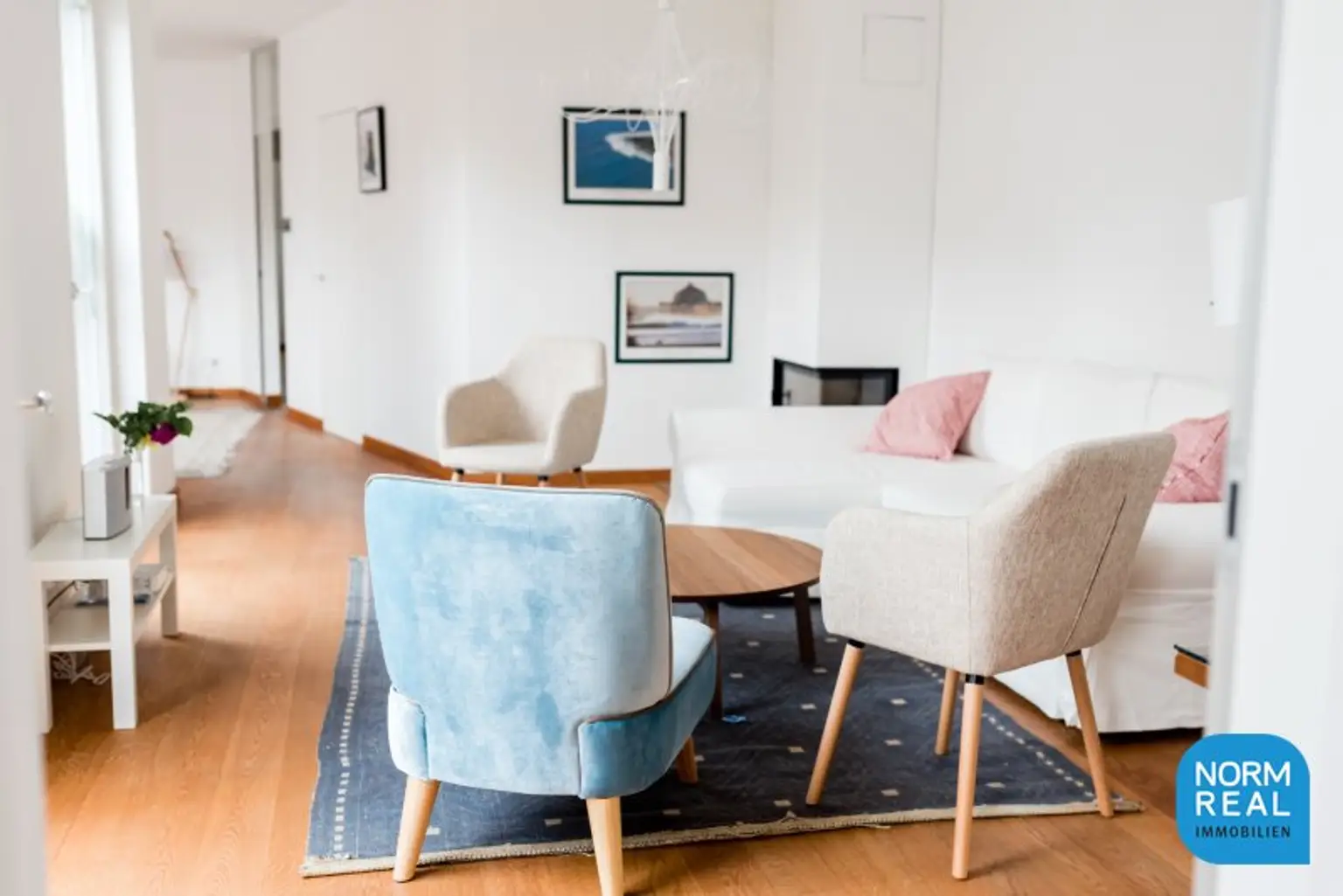 Komplett möblierte Dachgeschosswohnung mit Terrasse