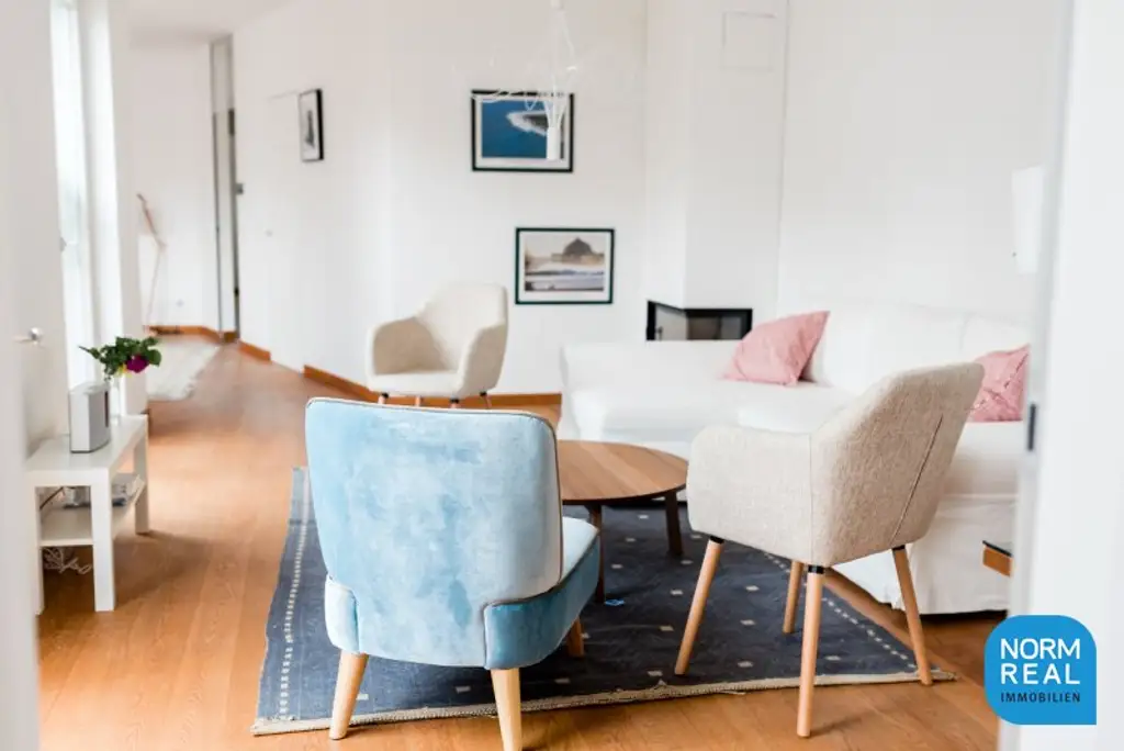 Komplett möblierte Dachgeschosswohnung mit Terrasse