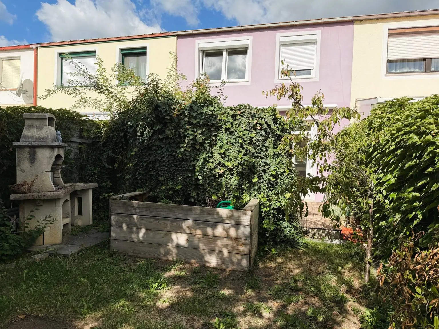 Garten mit Hochbeet, Griller