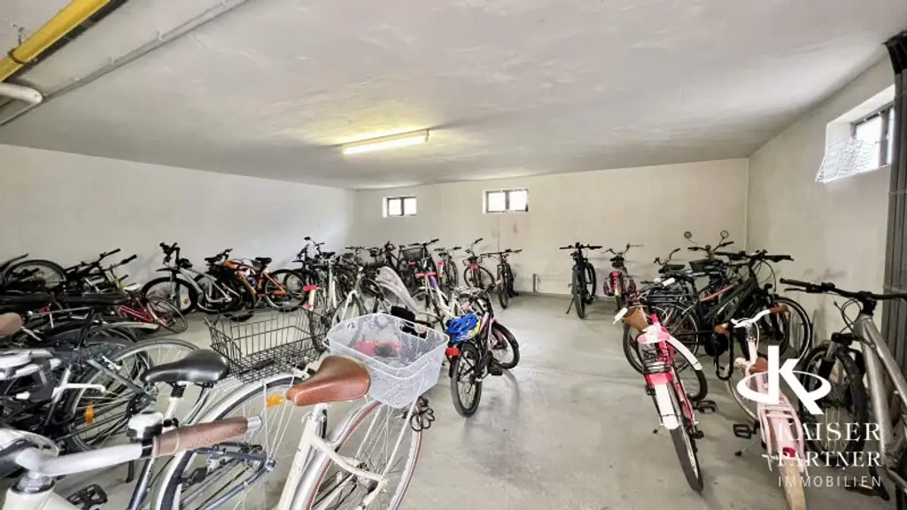 HELLE 3-ZIMMERWOHNUNG MIT LOGGIA IN GRÜNOASE!