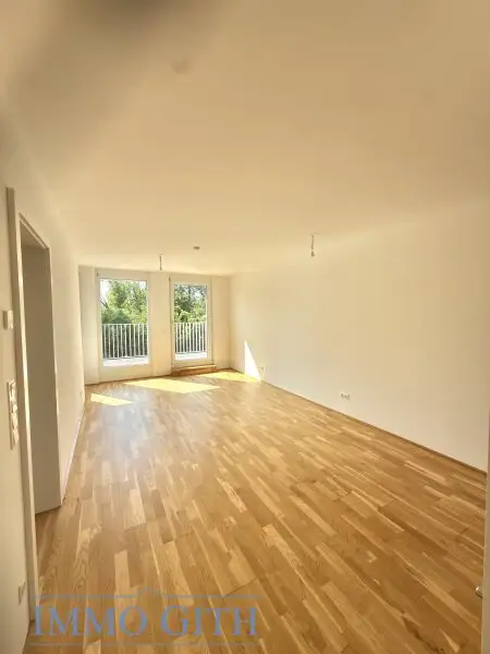STAMMERSDORFER RUHELAGE: MODERNE 2-ZIMMER-WOHNUNG MIT NEUER KÜCHE, LOGGIA & TERRASSE ZU MIETEN!