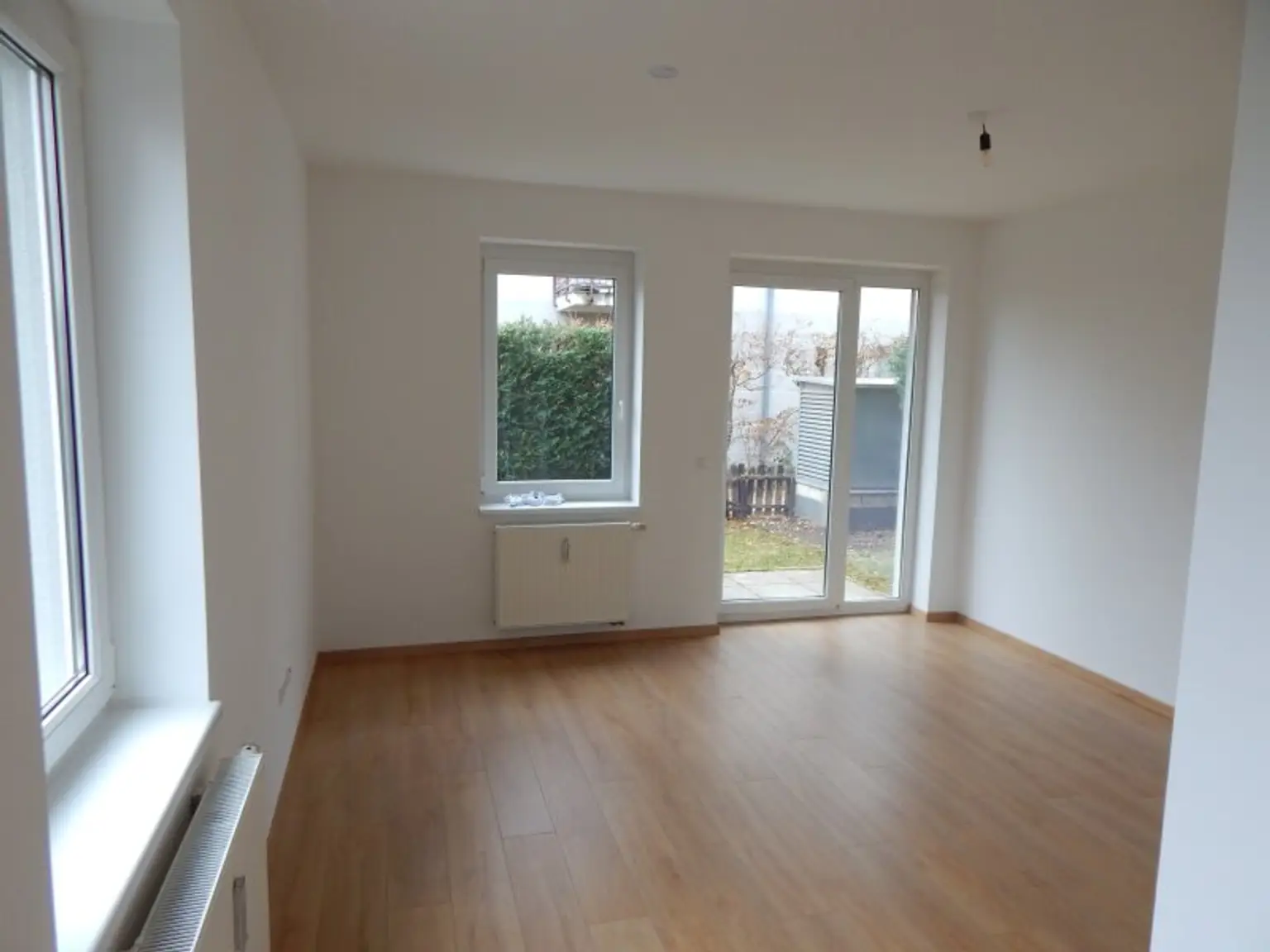 "PROVISIONSFREI" Helle und ruhige Garten-/Terrassenwohnung mit Tiefgaragenplatz