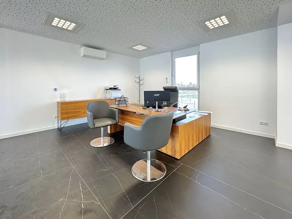 Einzigartiges architektonisches Design I maximale Sichtbarkeit I riesige Außenfläche I Anlageobjekt I befristet vermietet I 4 Autominuten von Ebreichsdorf