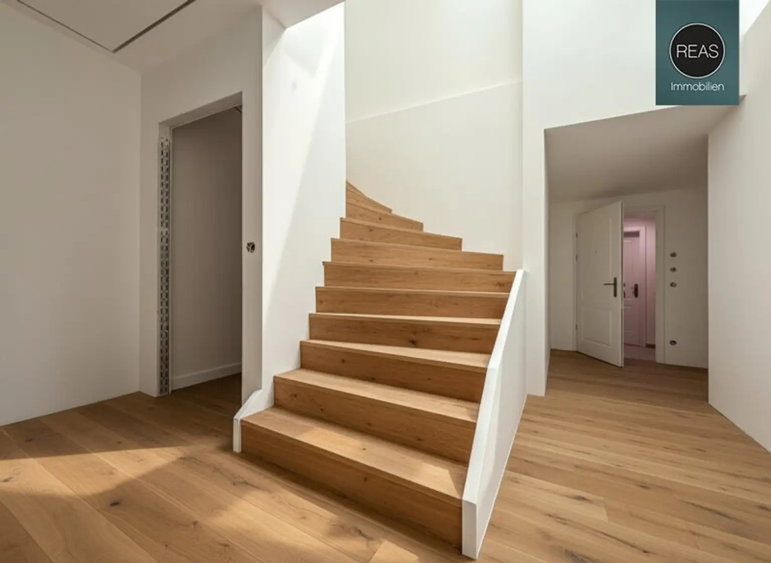 Erstbezug: Atemberaubendes Dachgeschoss - Maisonette - Apartment (klimatisiert) mit 3 Terrassen und hochwertiger Ausstattung im Trendbezirk Ottakring!